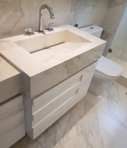 Pia esculpida em porcelanato marmorizado
